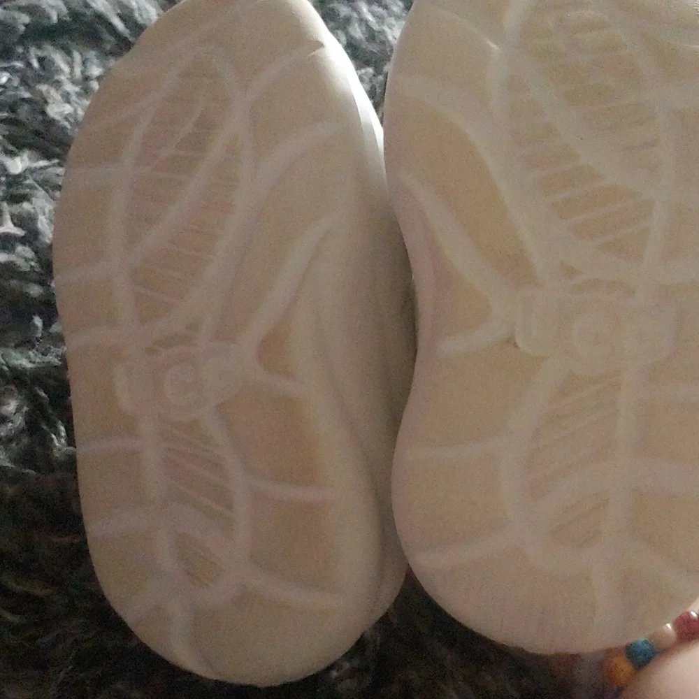 Uggs white yesh - Picture 3 of 4